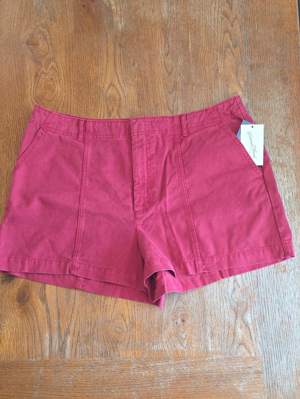 Universal Thread Women's Red Cargo Shorts Size 16 NWT
